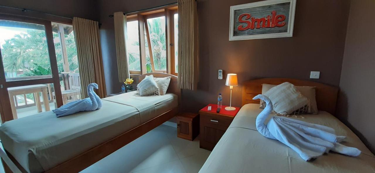The Point Surfcamp Bali Hotel Pulukan Exterior photo
